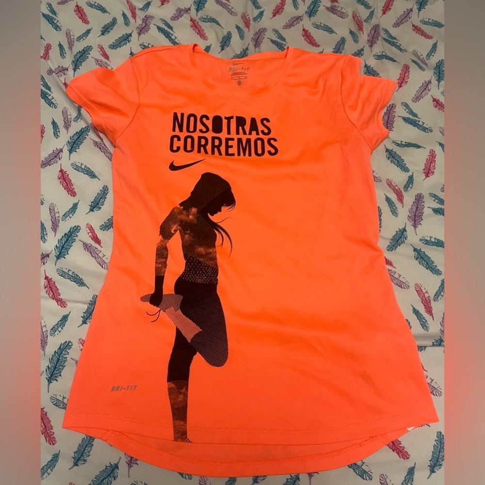 🌻Nike Orange Graphic T-Shirt